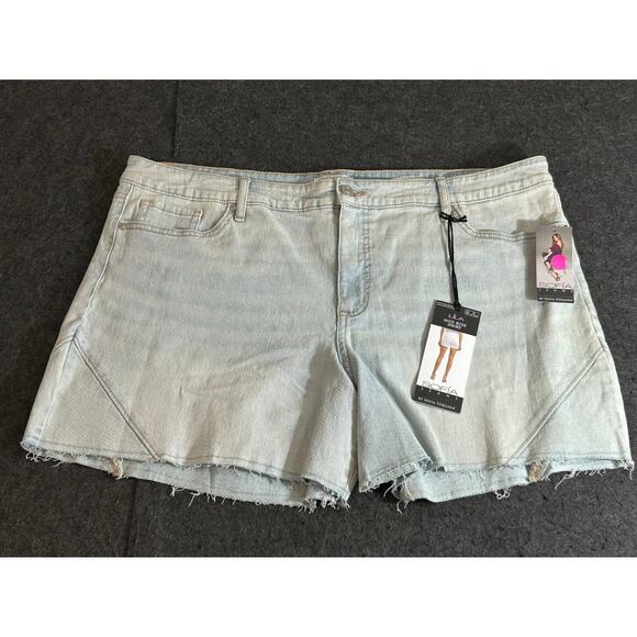 Sofia Vergara Pants - Women’s Size 14 Sofia Vergara LILA Mid Rise Light Blue Jean‎ Shorts Pockets NWT